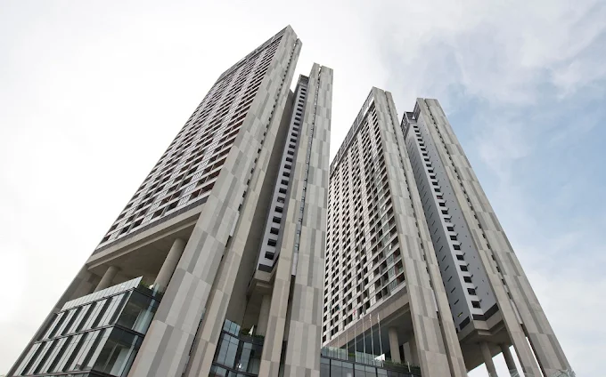 dolphin-plaza-1